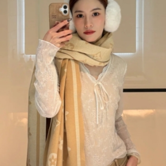 <AUTHENTIC>Louis Vuitton Scarf